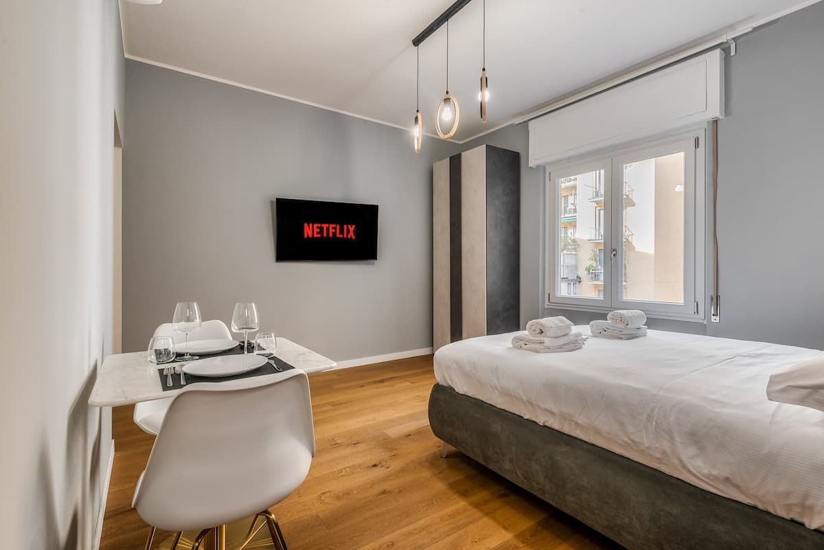 [Metro a 3 min][Duomo a 8 min]wi-fi+A/C+Smart TV, Milano