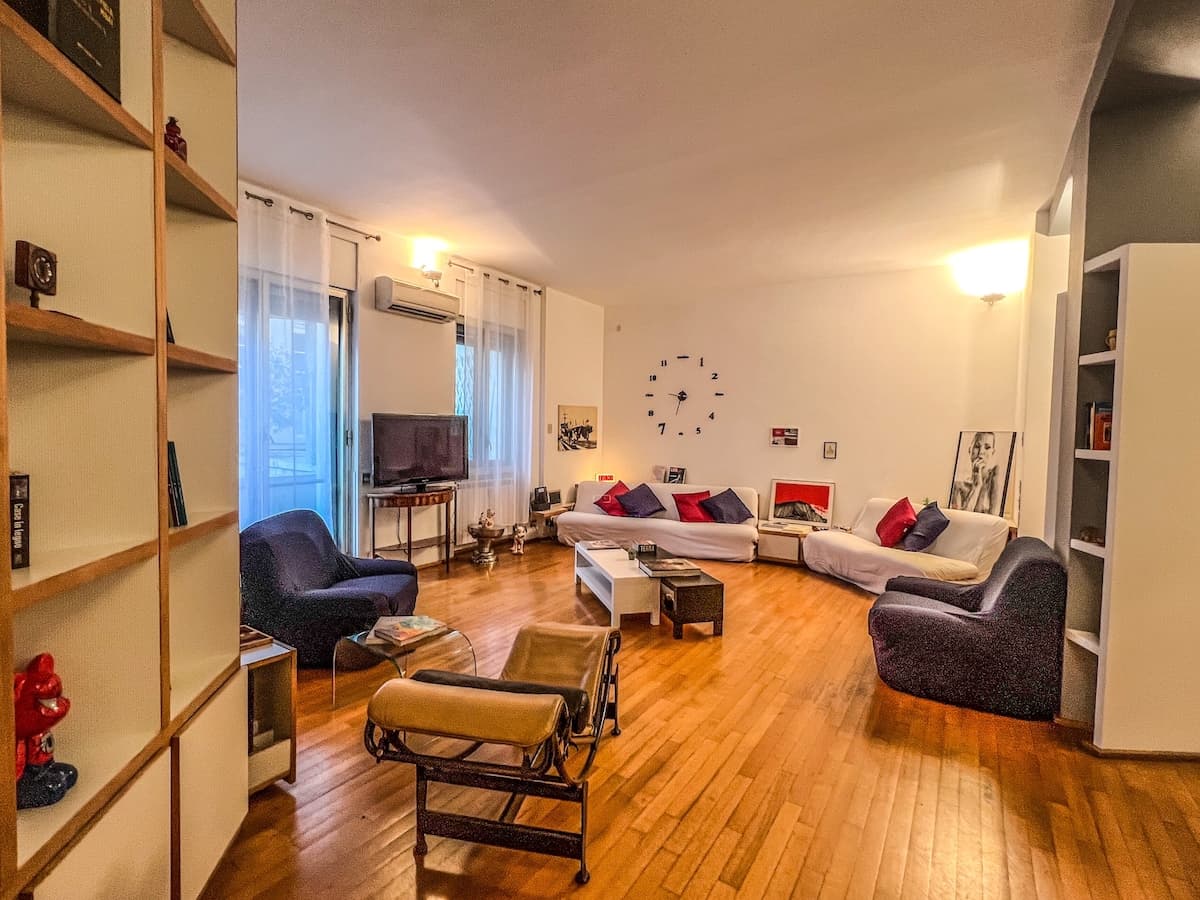 Parcheggio privato gratuito •120 m/q [Duomo 15’ a piedi], Milano